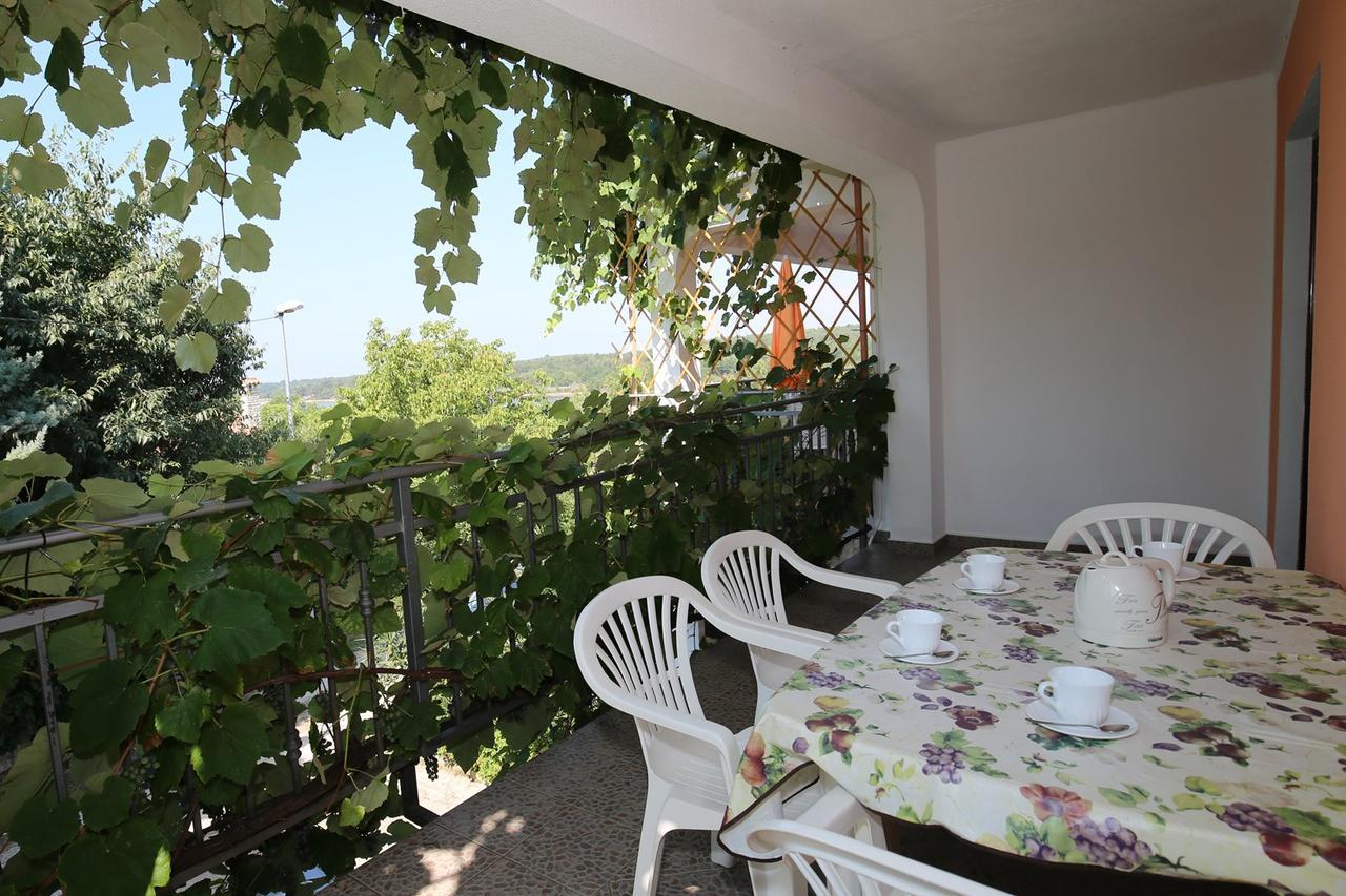 Apartments Coki Funtana Kültér fotó