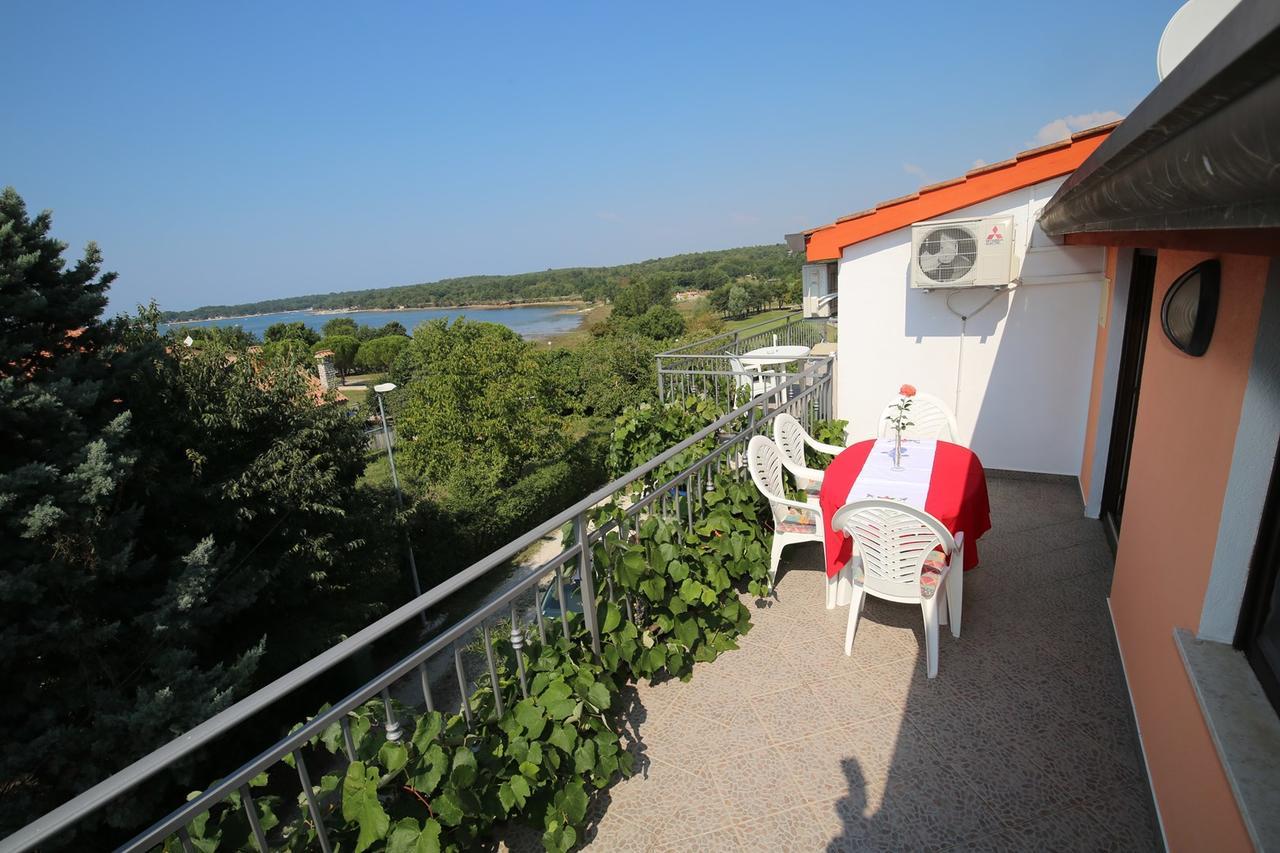 Apartments Coki Funtana Kültér fotó